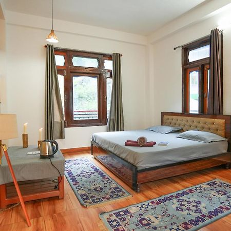 Pahadirovers Homestay & Cafe Kasol Kültér fotó