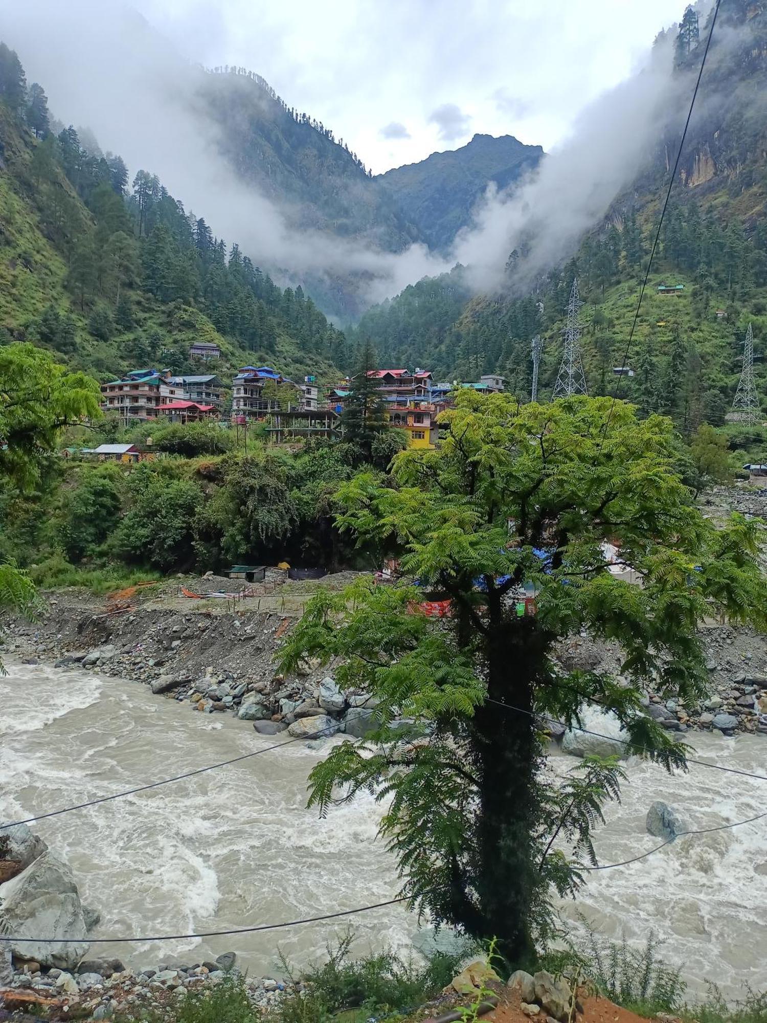 Pahadirovers Homestay & Cafe Kasol Kültér fotó