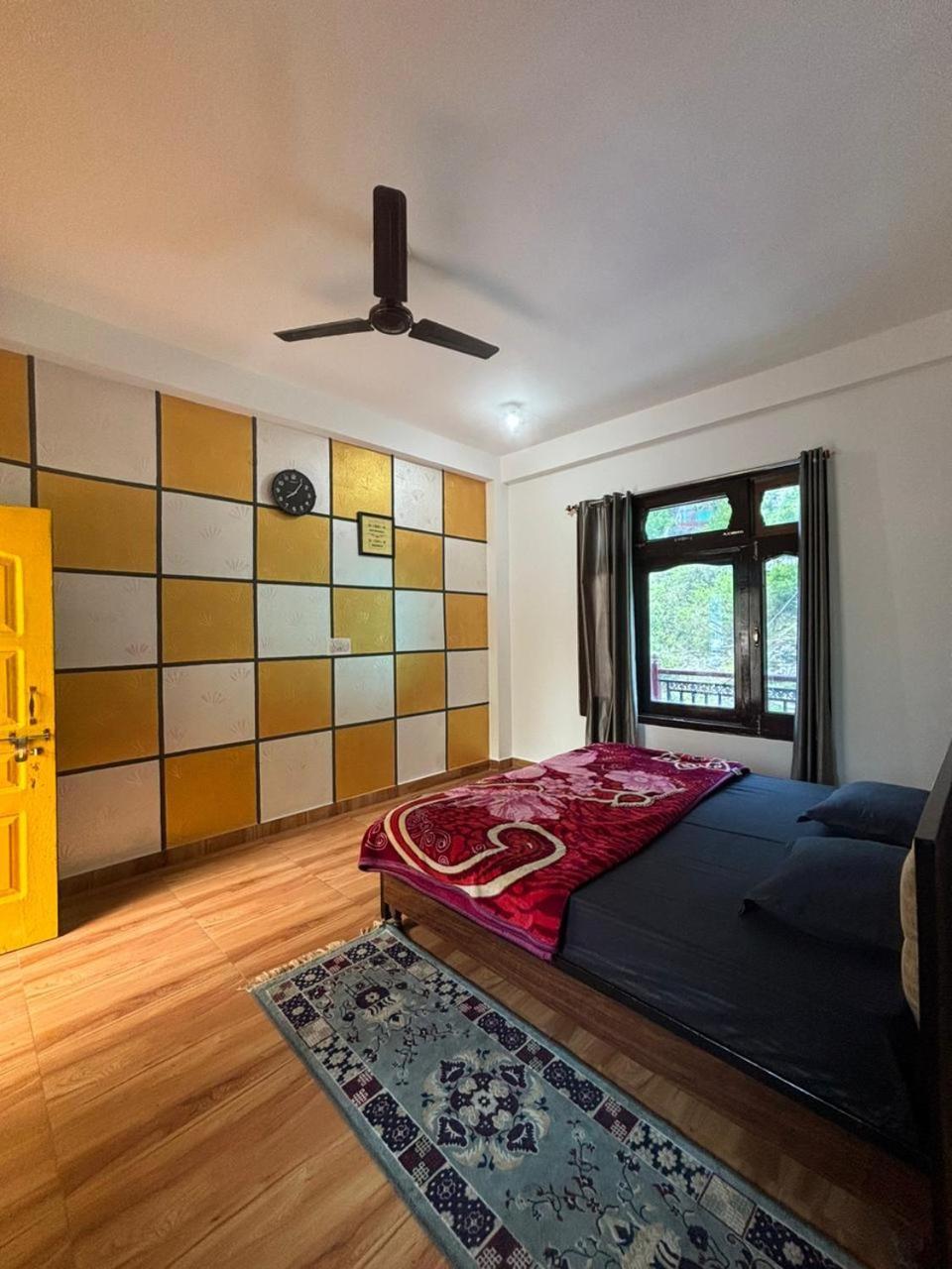 Pahadirovers Homestay & Cafe Kasol Kültér fotó