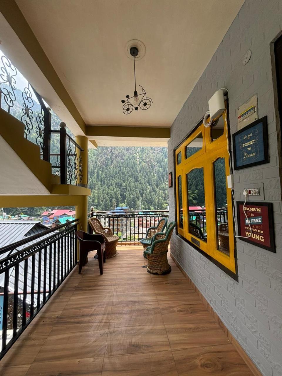 Pahadirovers Homestay & Cafe Kasol Kültér fotó