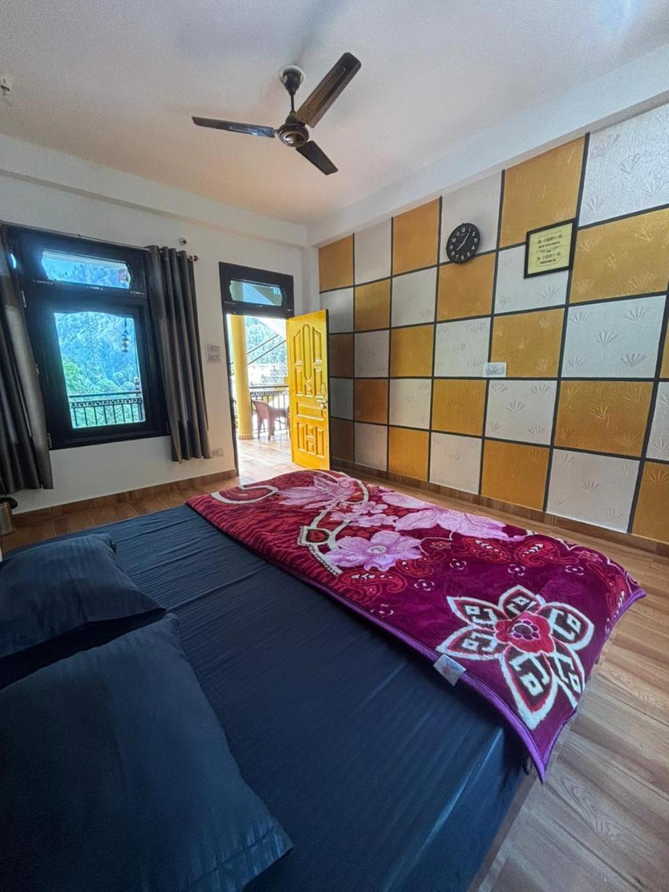 Pahadirovers Homestay & Cafe Kasol Kültér fotó