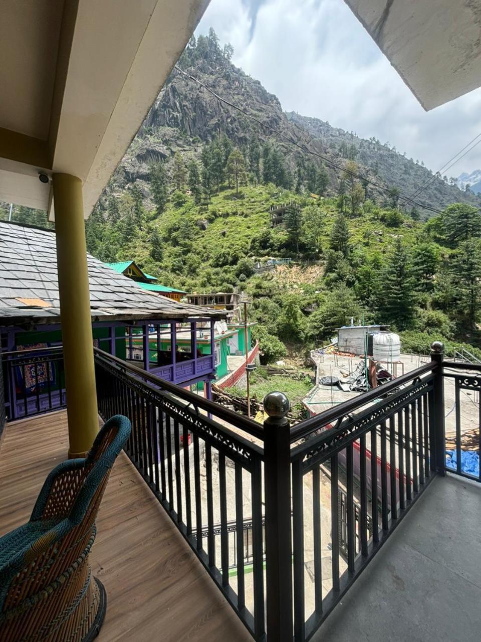 Pahadirovers Homestay & Cafe Kasol Kültér fotó