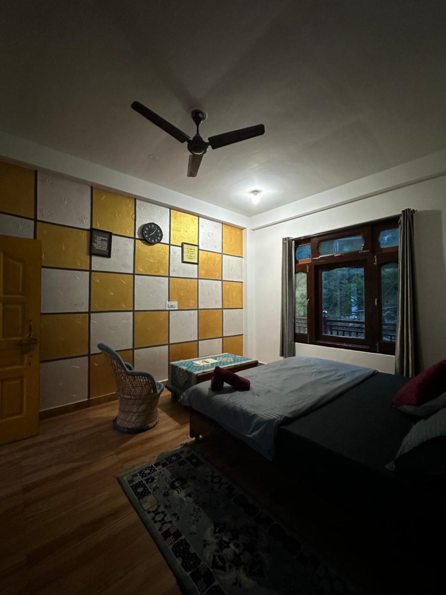 Pahadirovers Homestay & Cafe Kasol Kültér fotó