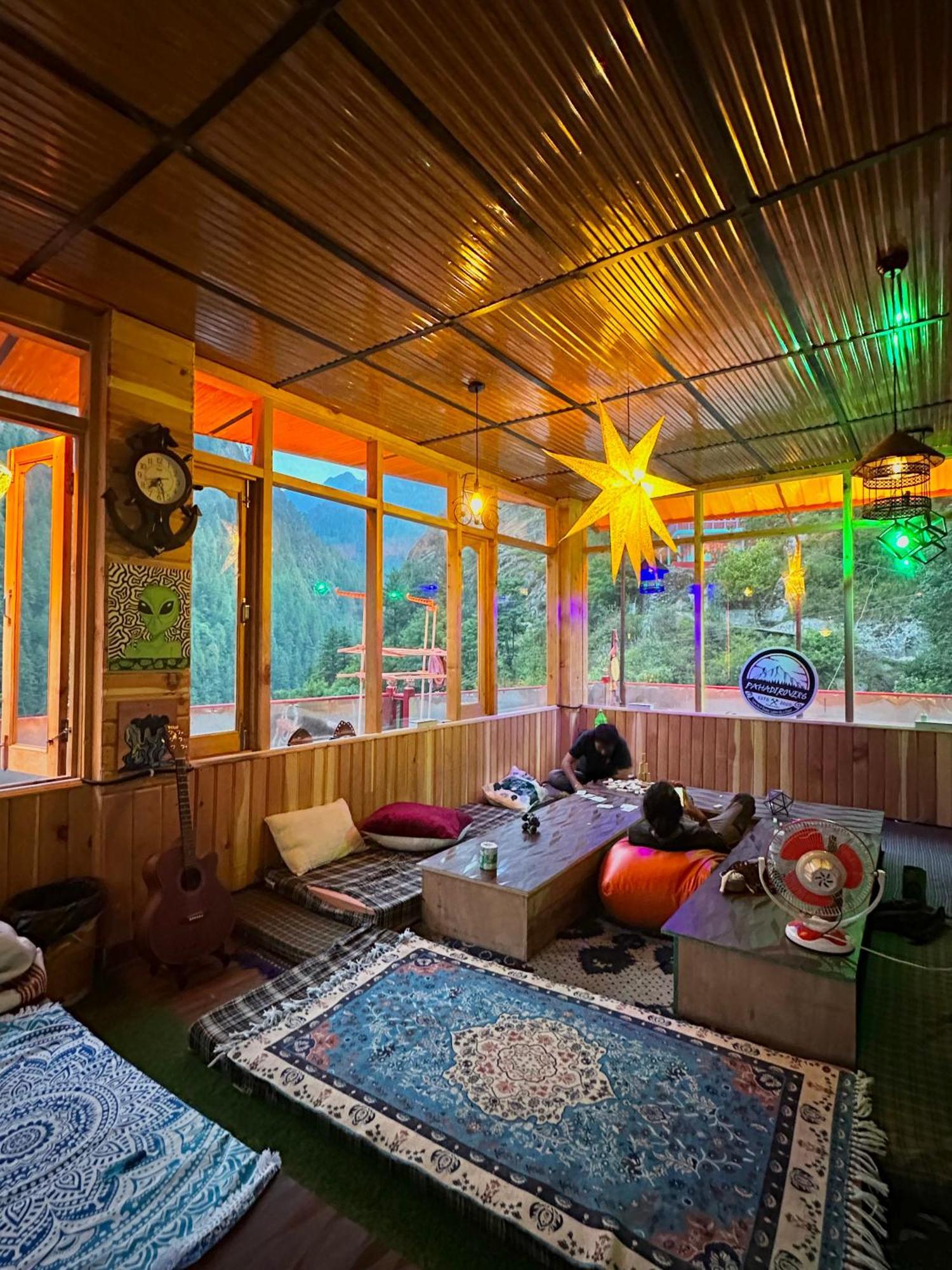 Pahadirovers Homestay & Cafe Kasol Kültér fotó