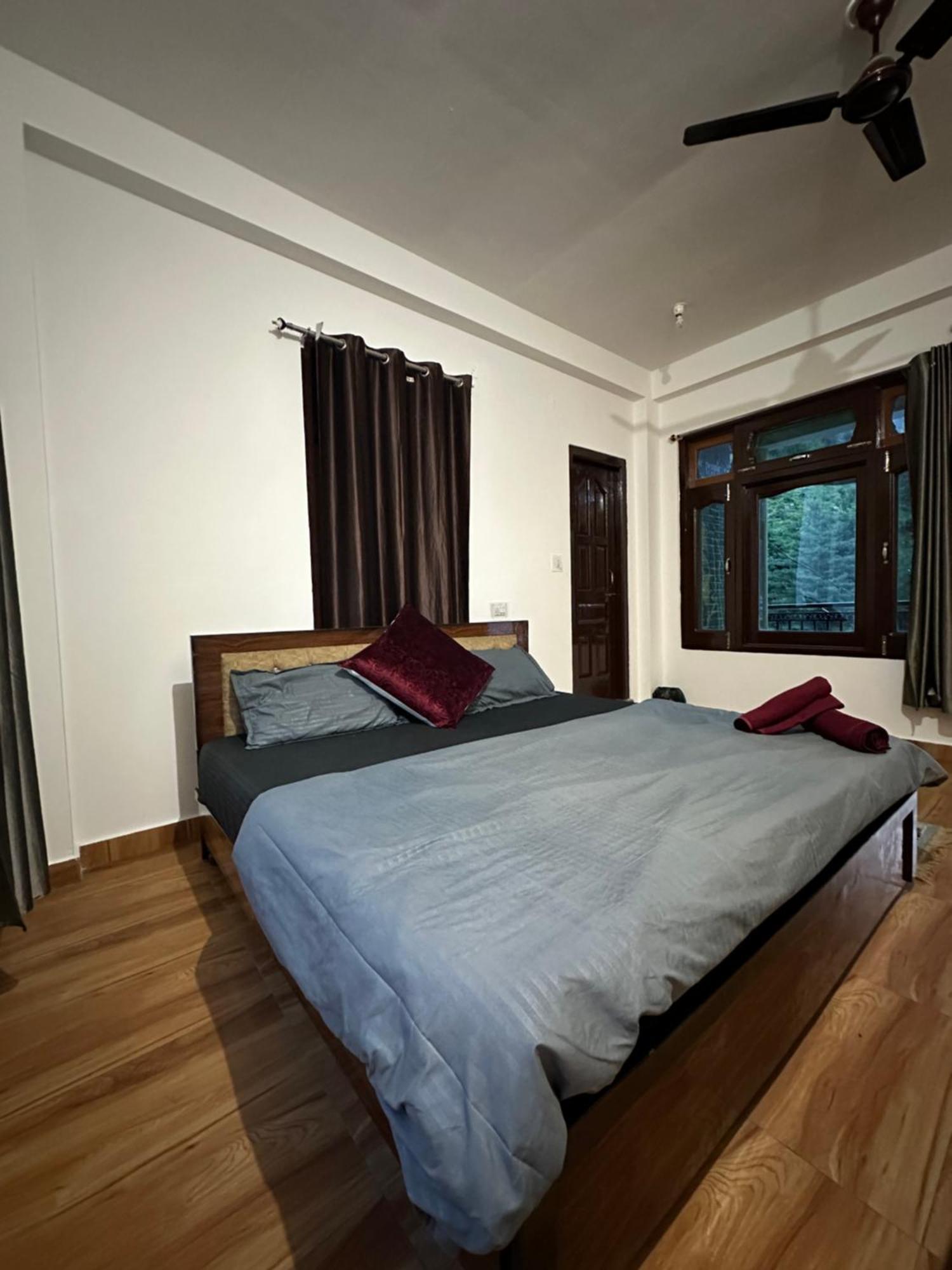 Pahadirovers Homestay & Cafe Kasol Kültér fotó