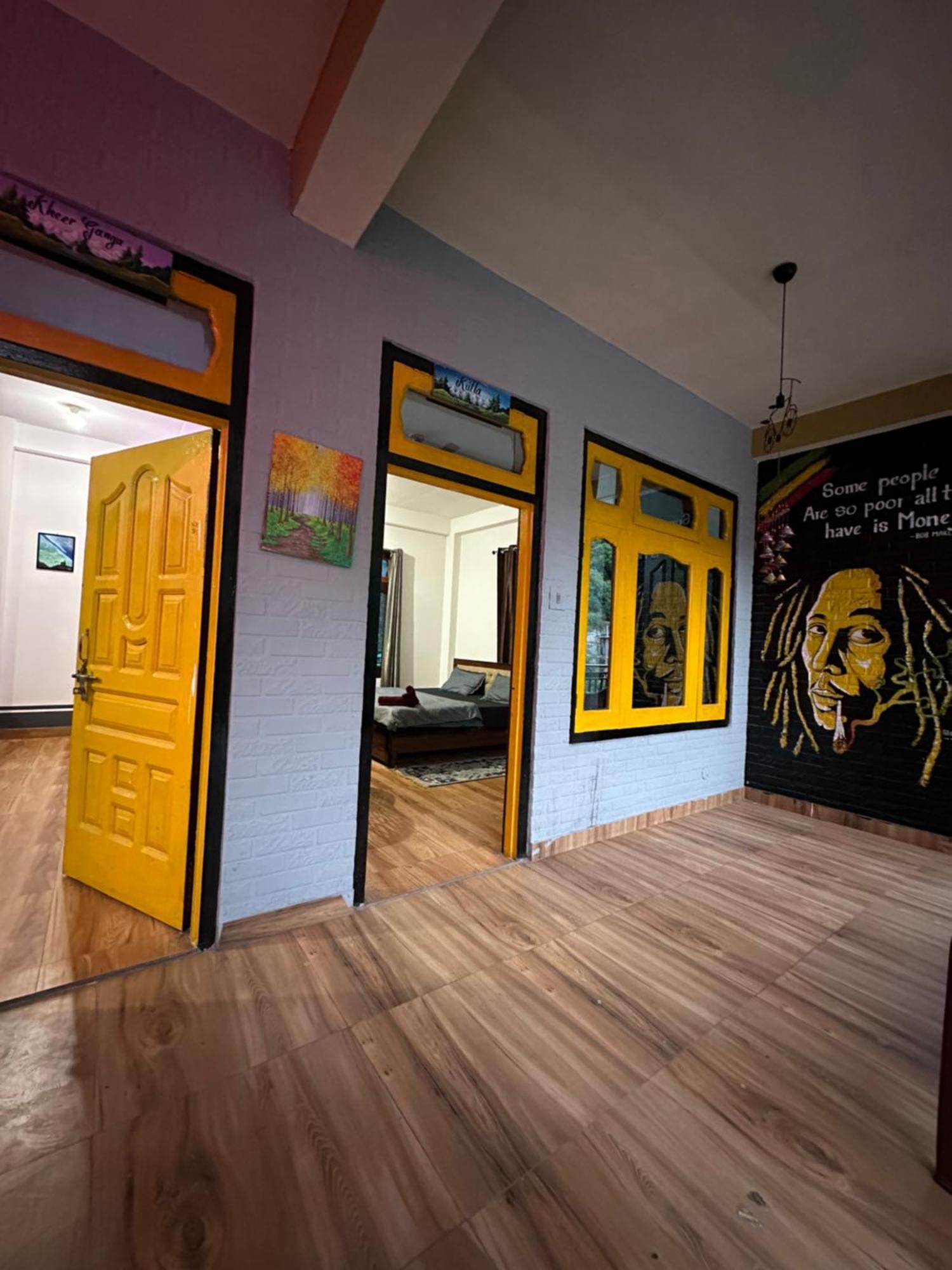 Pahadirovers Homestay & Cafe Kasol Kültér fotó