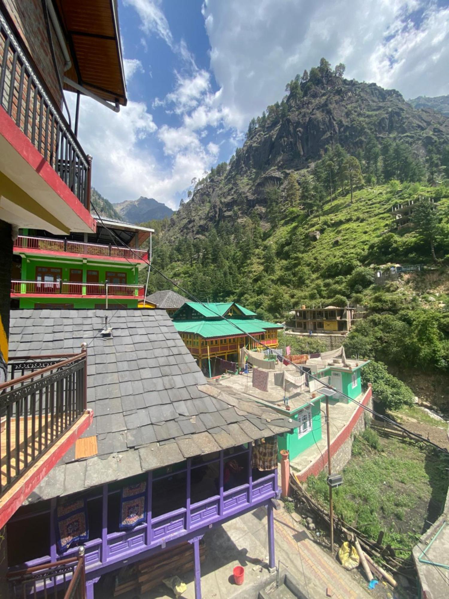 Pahadirovers Homestay & Cafe Kasol Kültér fotó