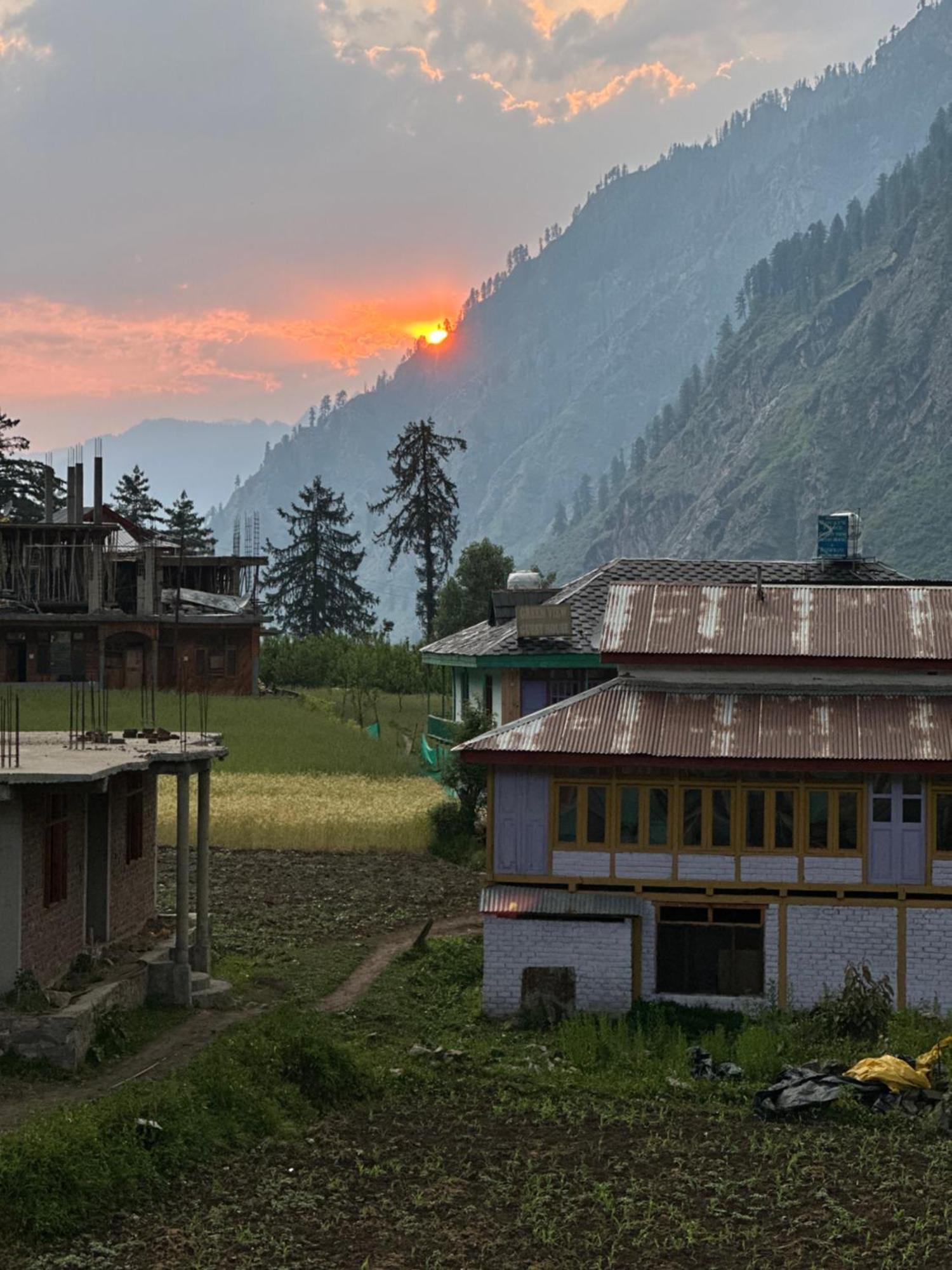 Pahadirovers Homestay & Cafe Kasol Kültér fotó