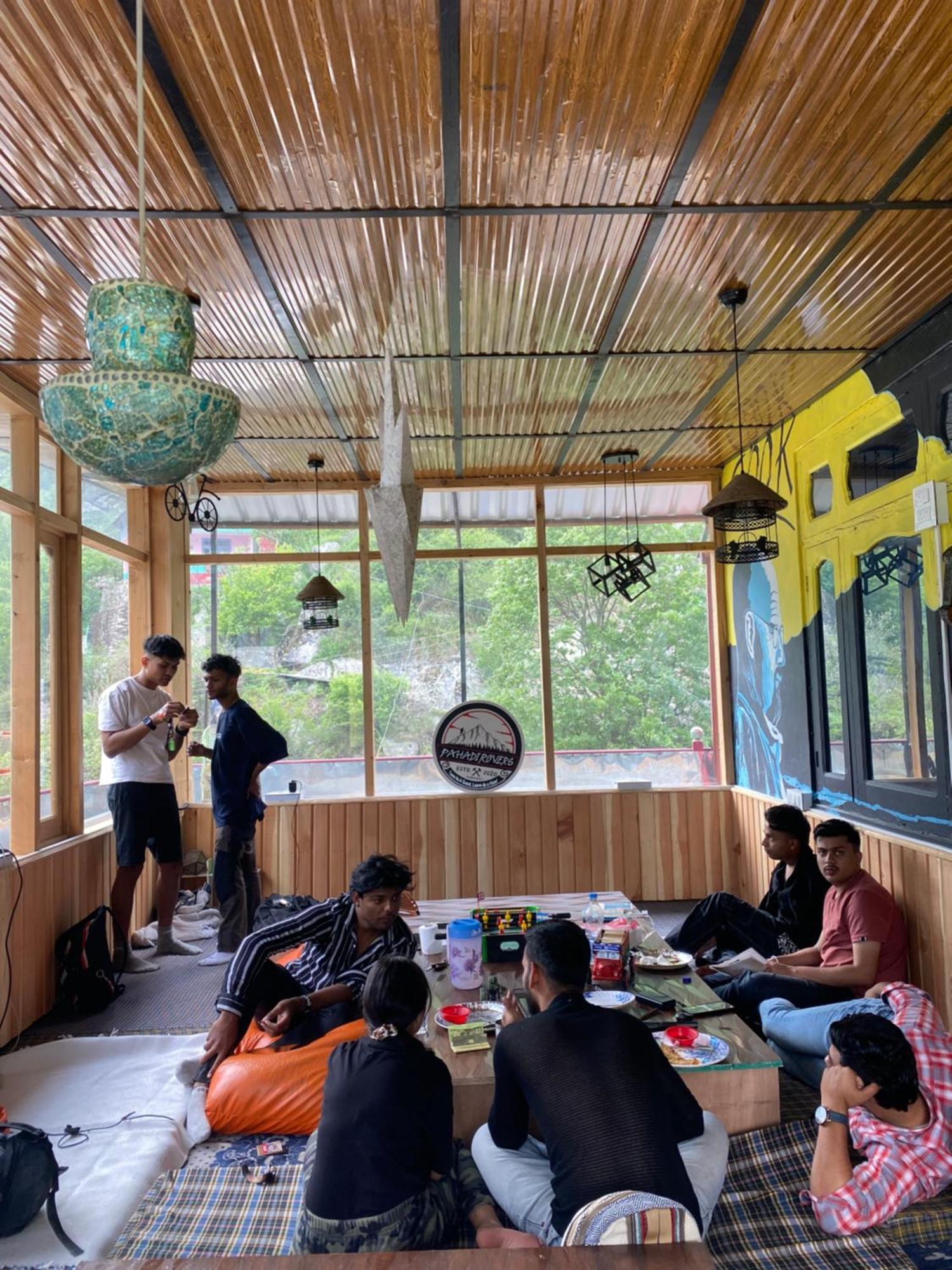 Pahadirovers Homestay & Cafe Kasol Kültér fotó