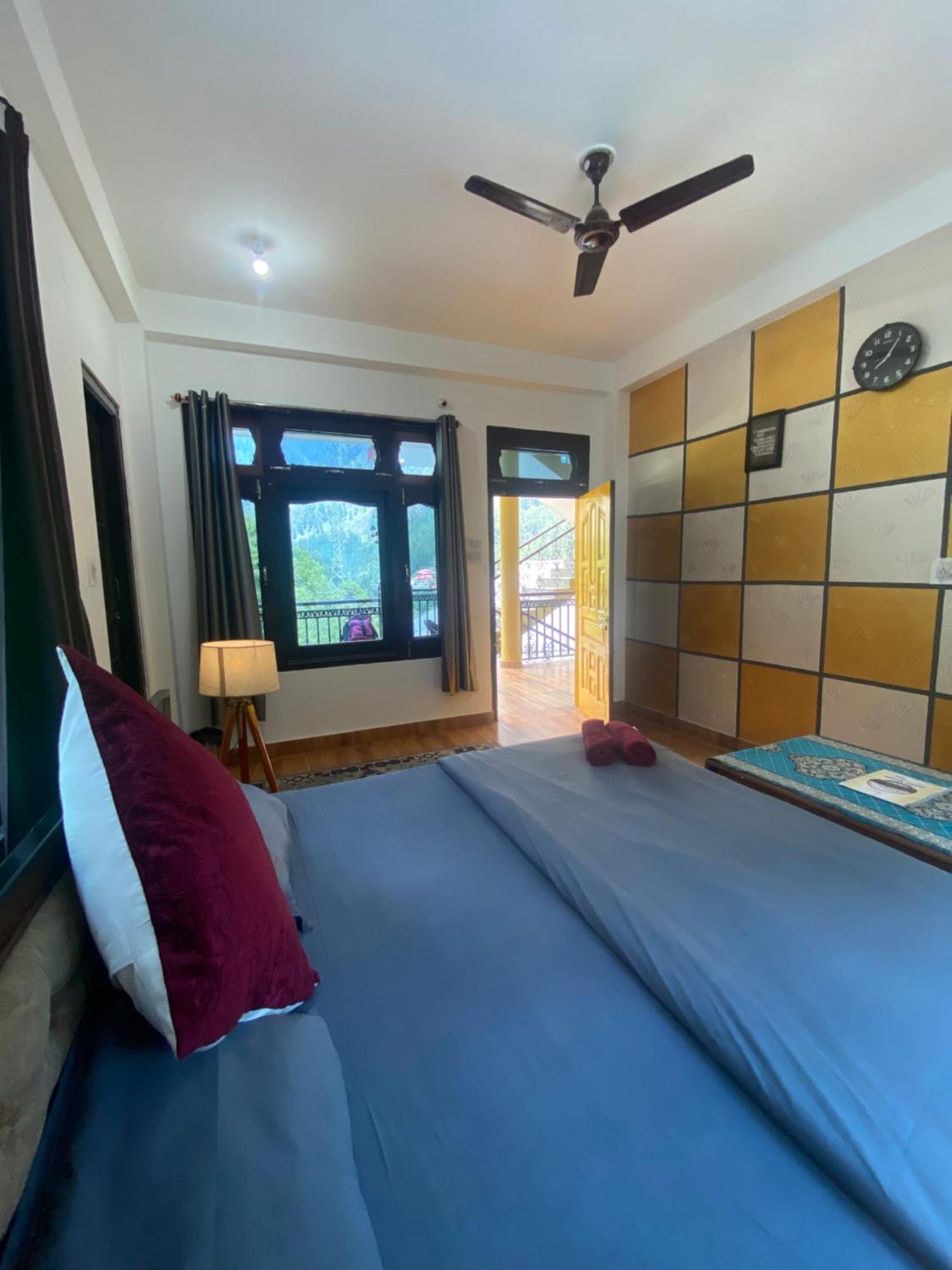 Pahadirovers Homestay & Cafe Kasol Kültér fotó