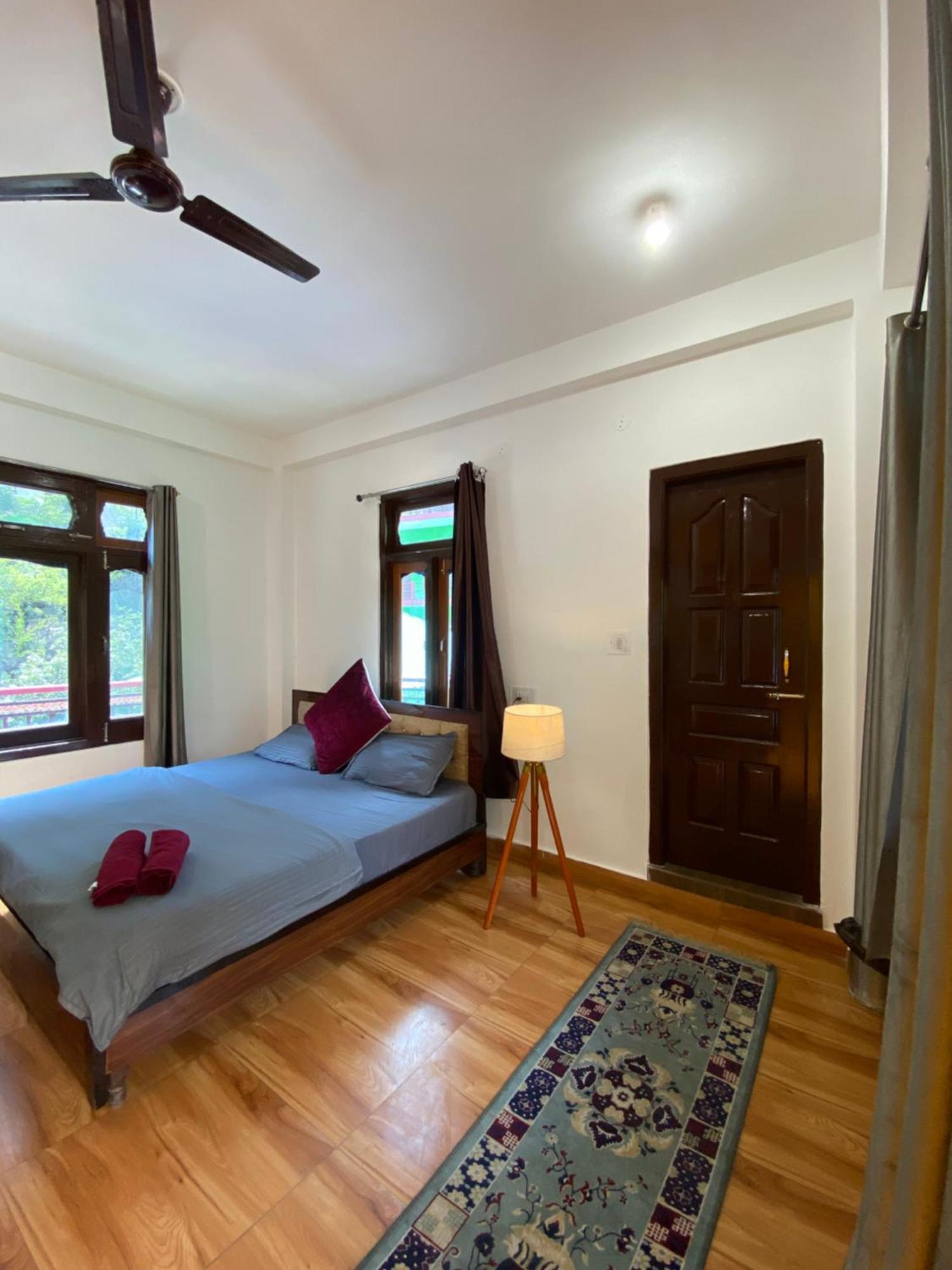 Pahadirovers Homestay & Cafe Kasol Kültér fotó