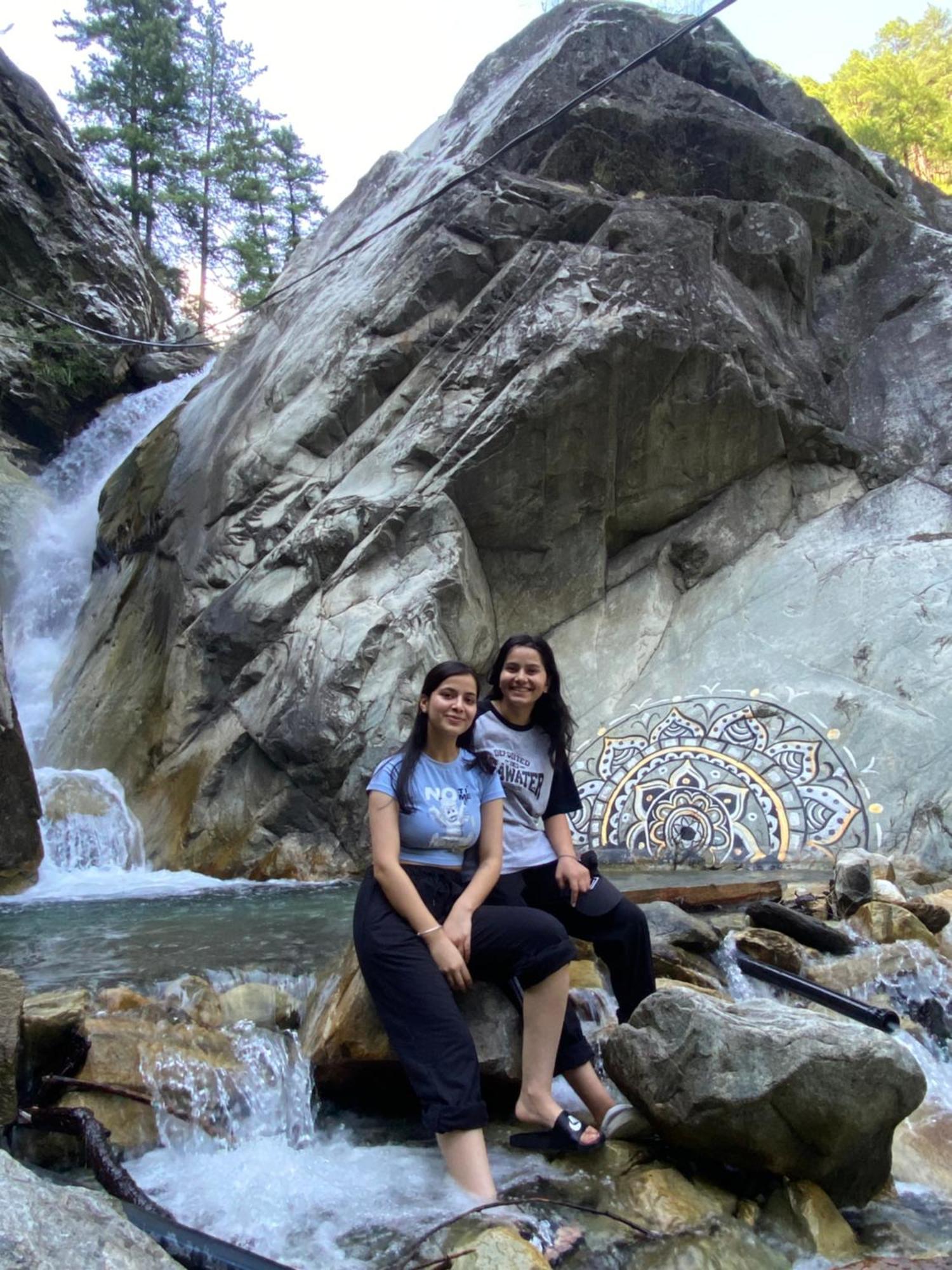Pahadirovers Homestay & Cafe Kasol Kültér fotó