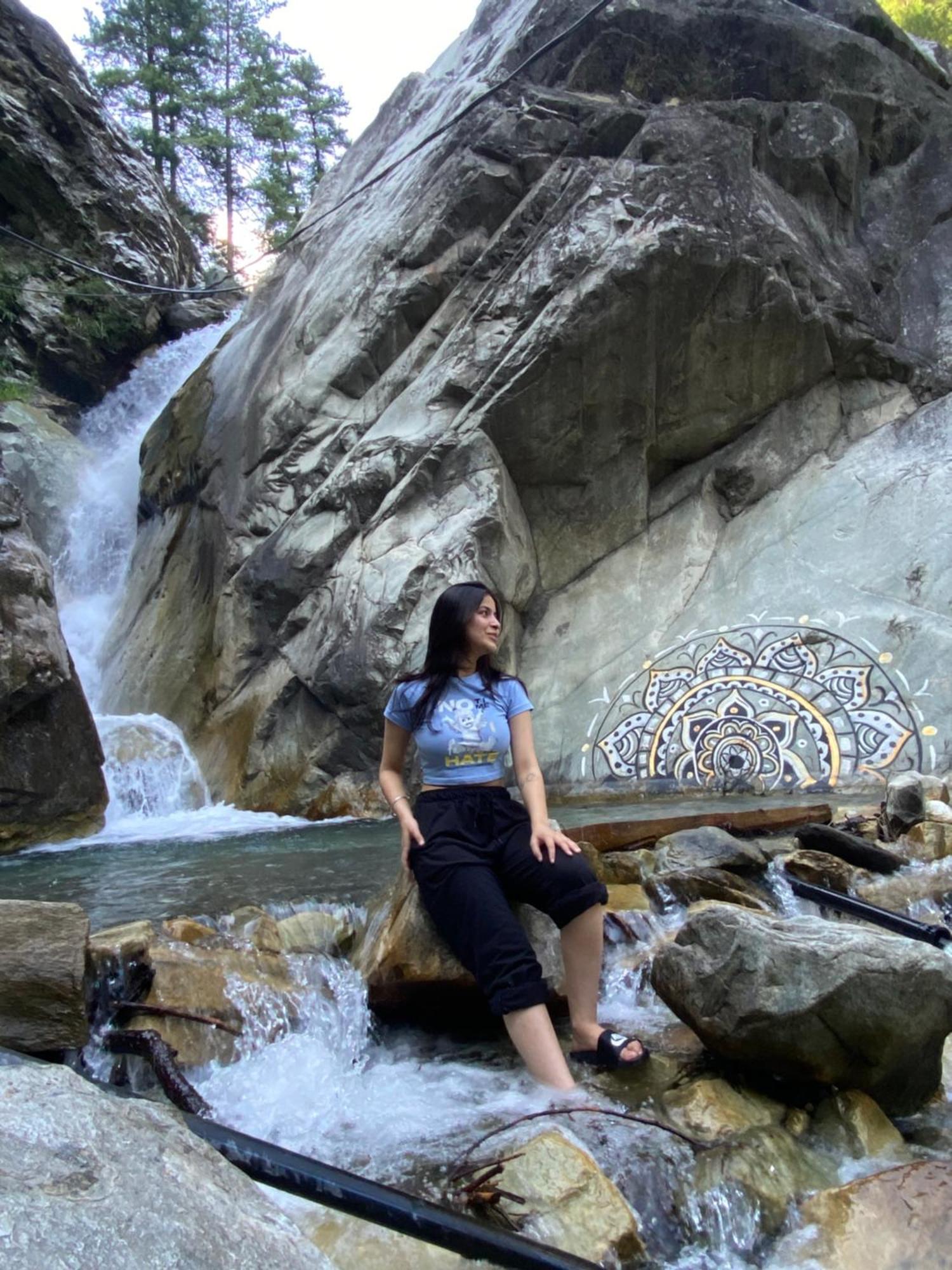 Pahadirovers Homestay & Cafe Kasol Kültér fotó