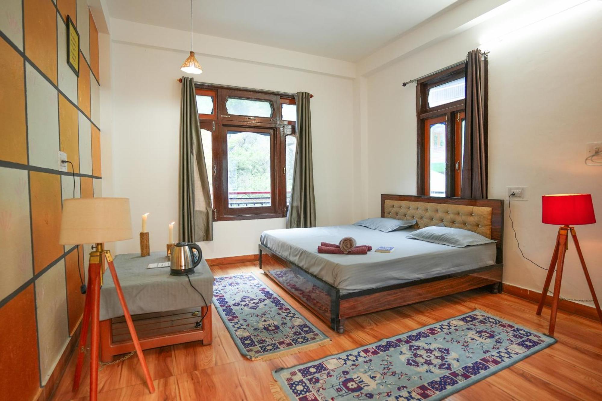 Pahadirovers Homestay & Cafe Kasol Kültér fotó