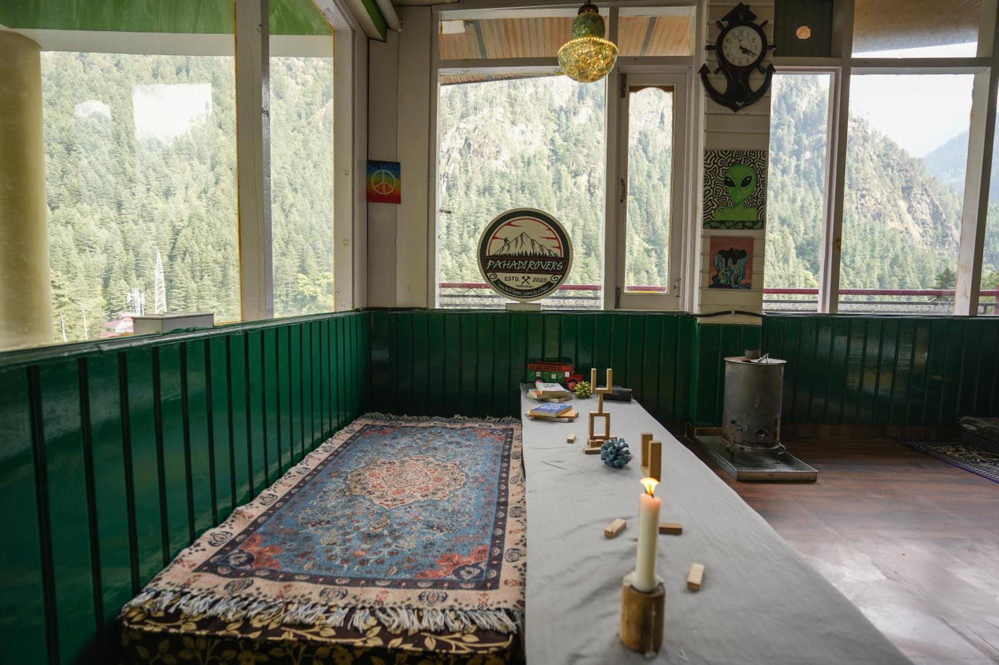 Pahadirovers Homestay & Cafe Kasol Kültér fotó