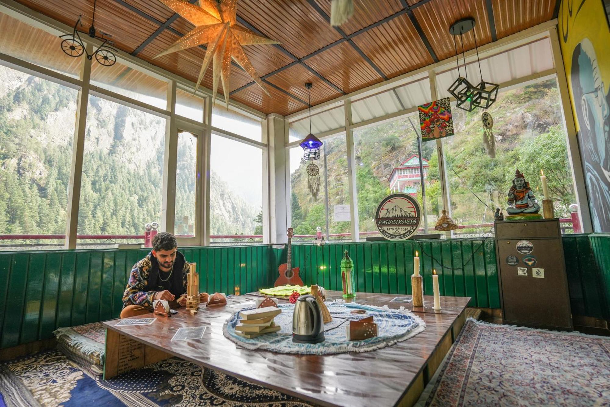 Pahadirovers Homestay & Cafe Kasol Kültér fotó